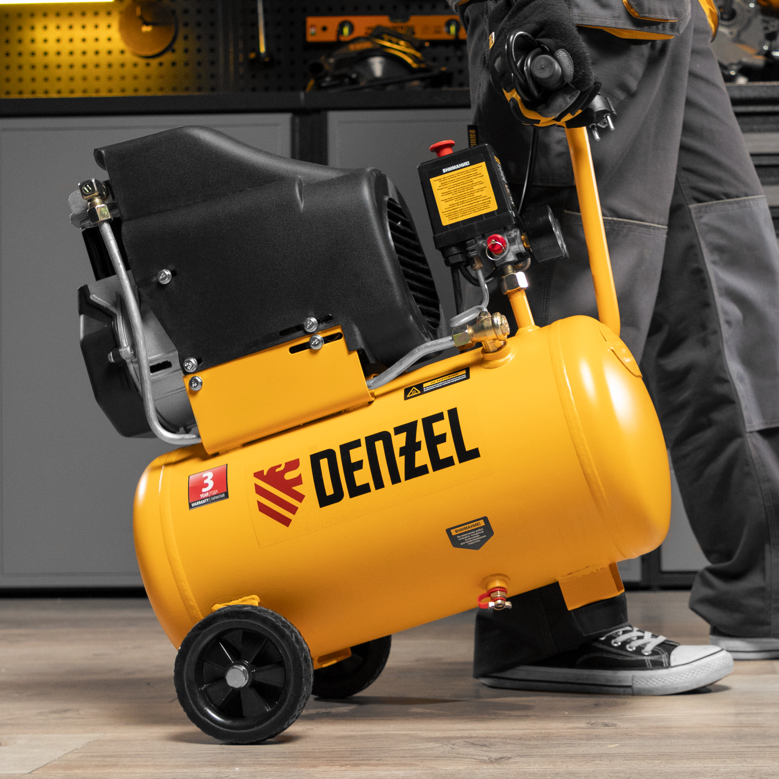 Поршневой компрессор DENZEL DLC1300/24