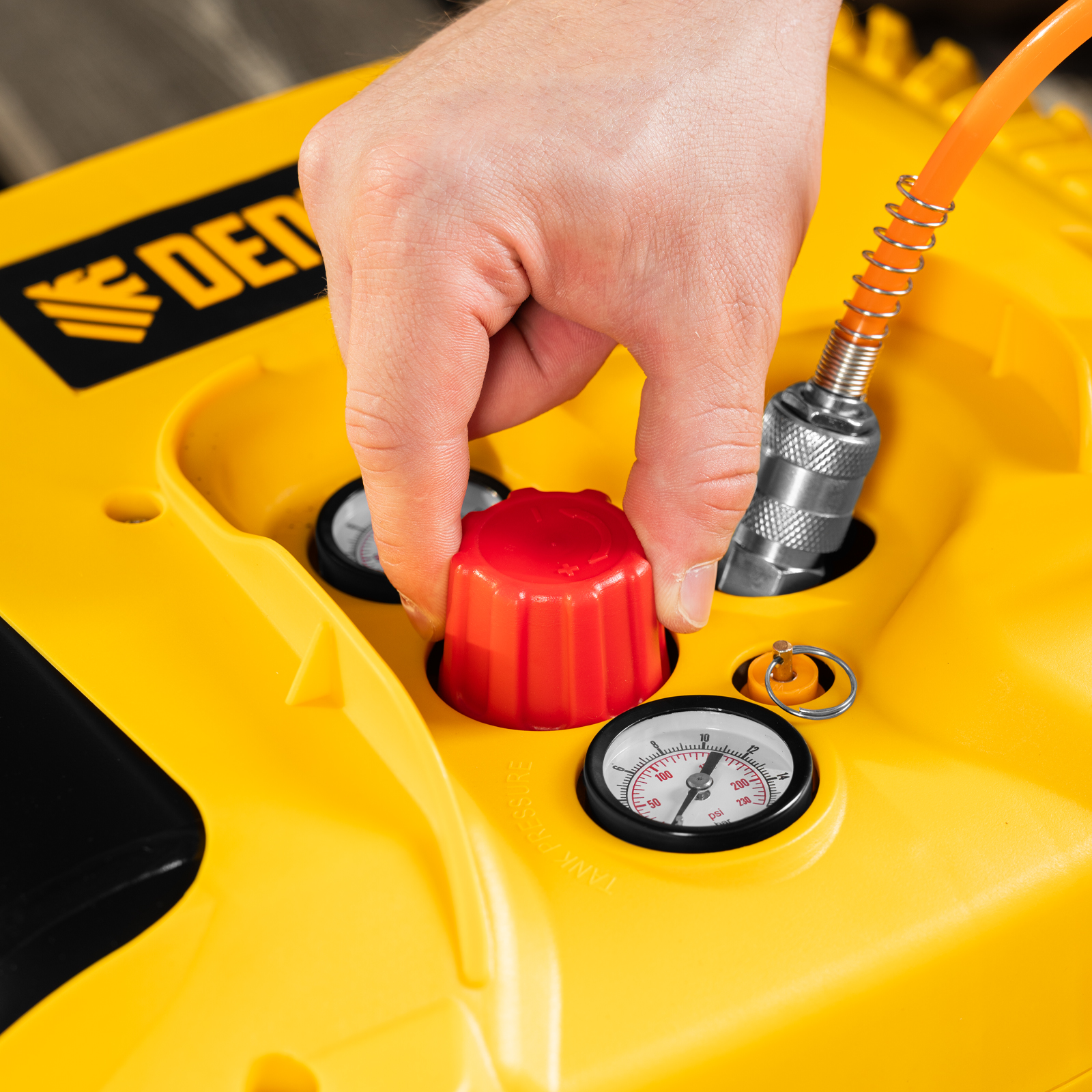 Поршневой компрессор DENZEL DL1300