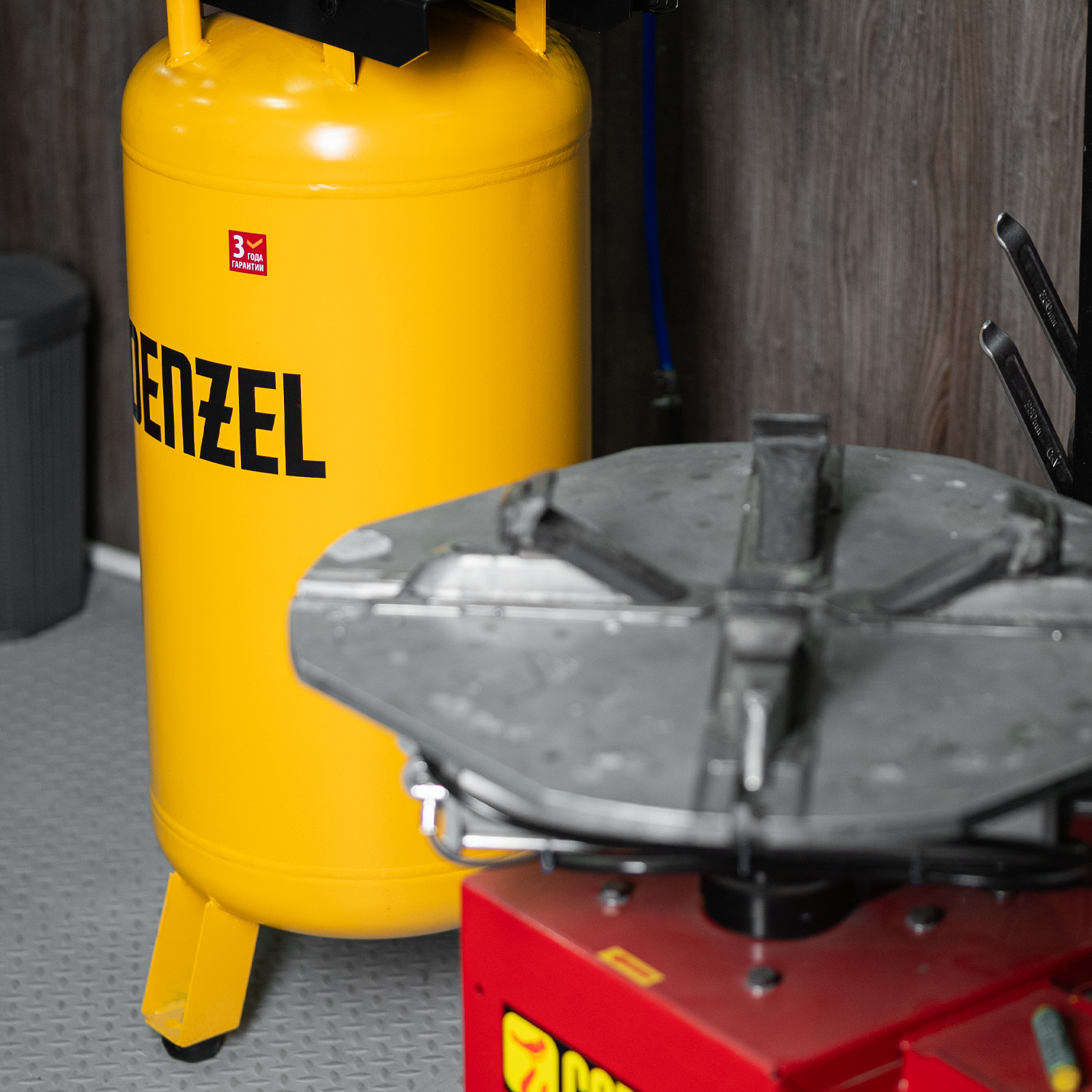 Поршневой компрессор DENZEL BCV2200/100V