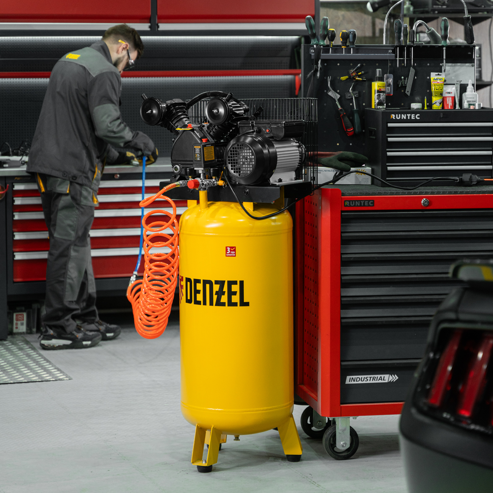 Поршневой компрессор DENZEL BCV2200/100V