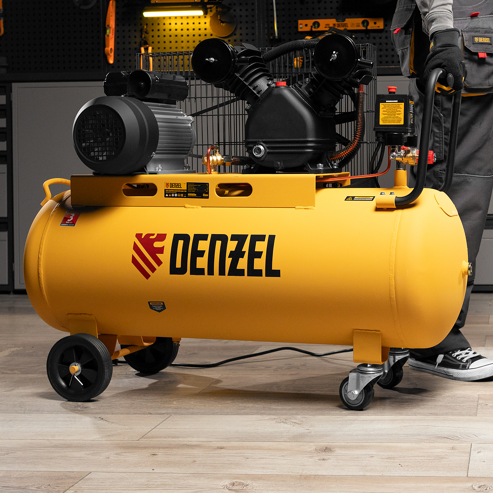 Поршневой компрессор DENZEL BCV2200/100