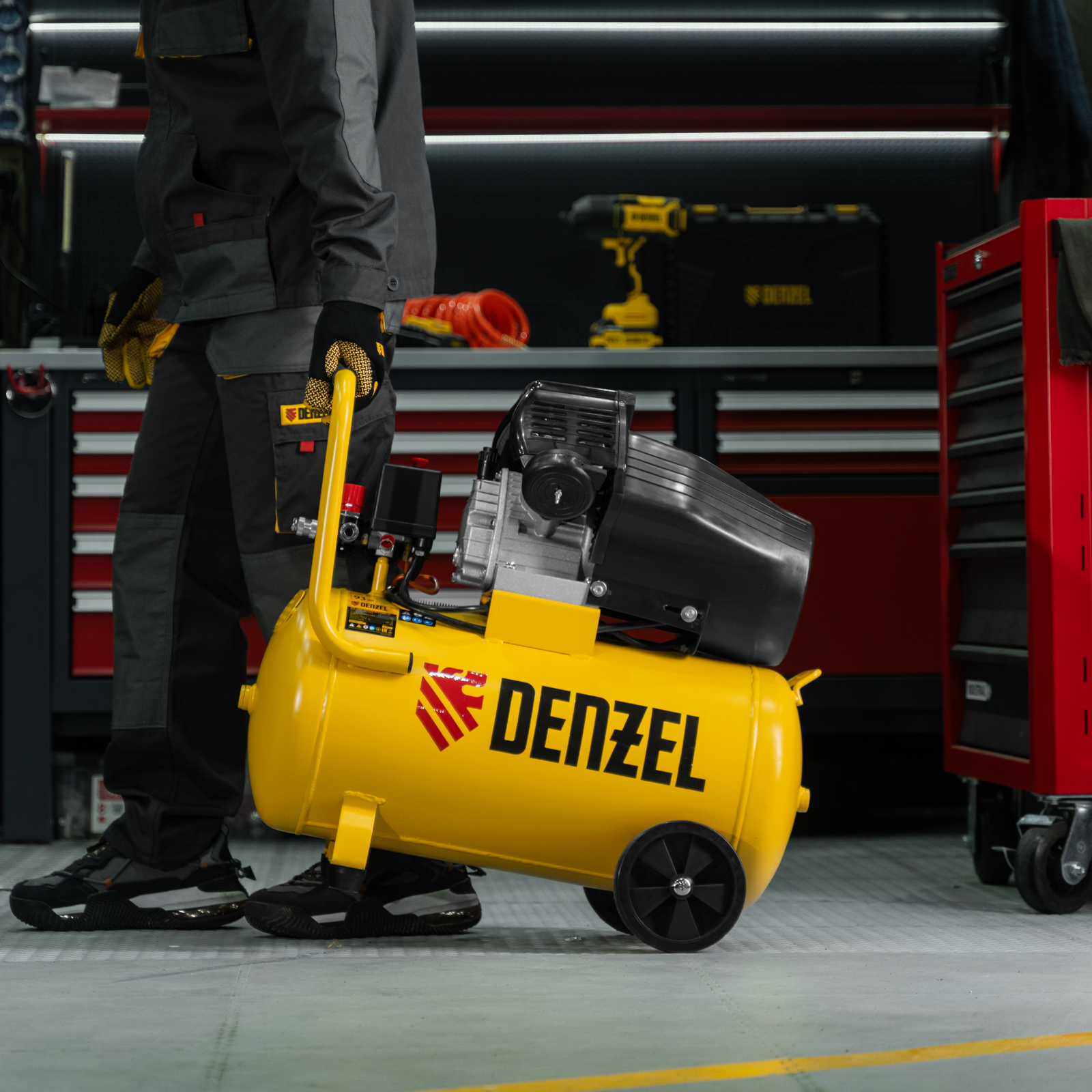 Поршневой компрессор DENZEL DCV1800/50